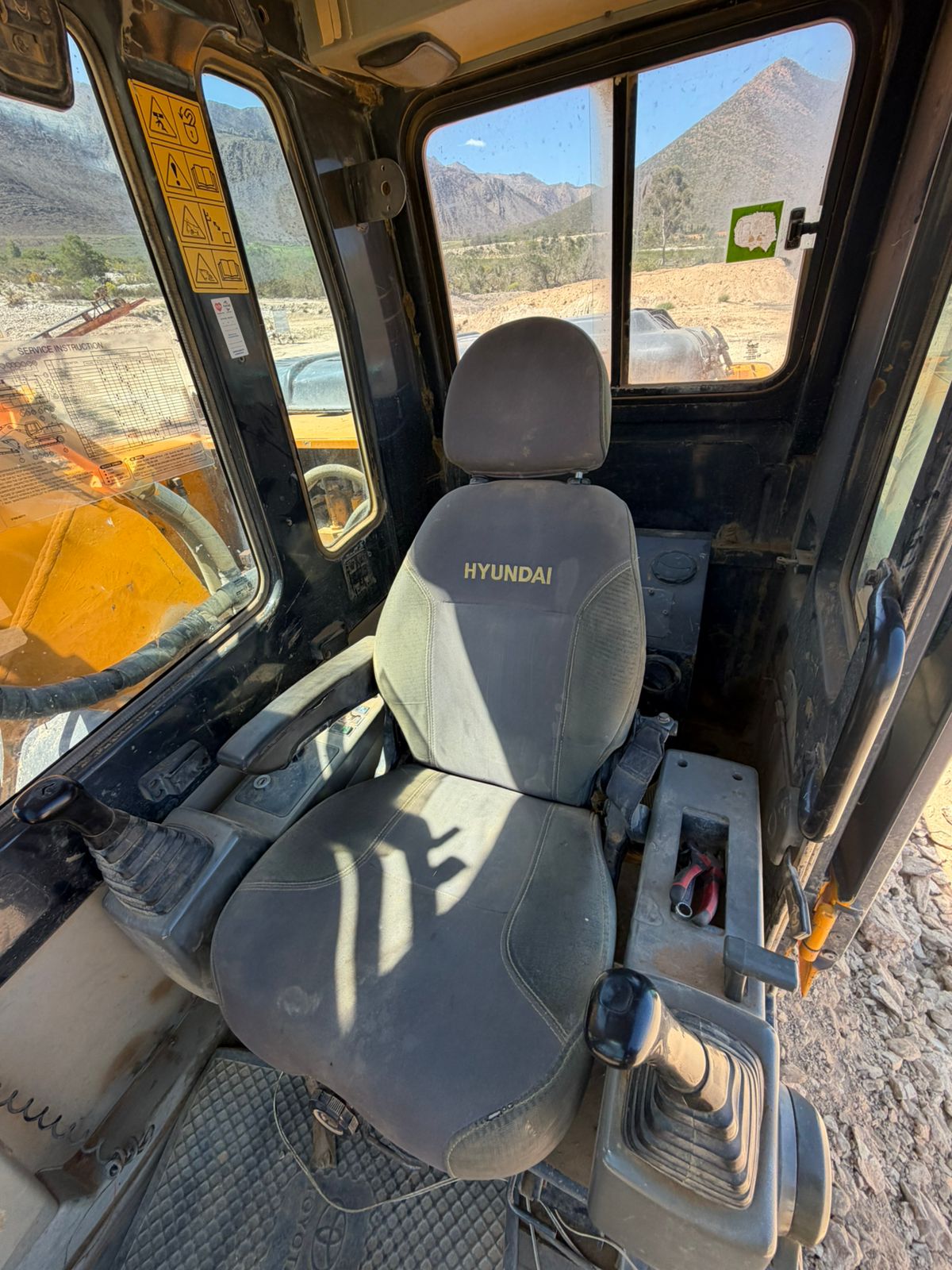 Hyundai P210-5 Excavator / Graafmasjien - Image 3