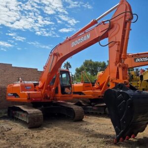 Doosan 220LCV Excavator / Graafmasjien