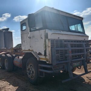 Alternative view of Oshkosh Dubble As Voorhakker Trok / Double Axle Truck