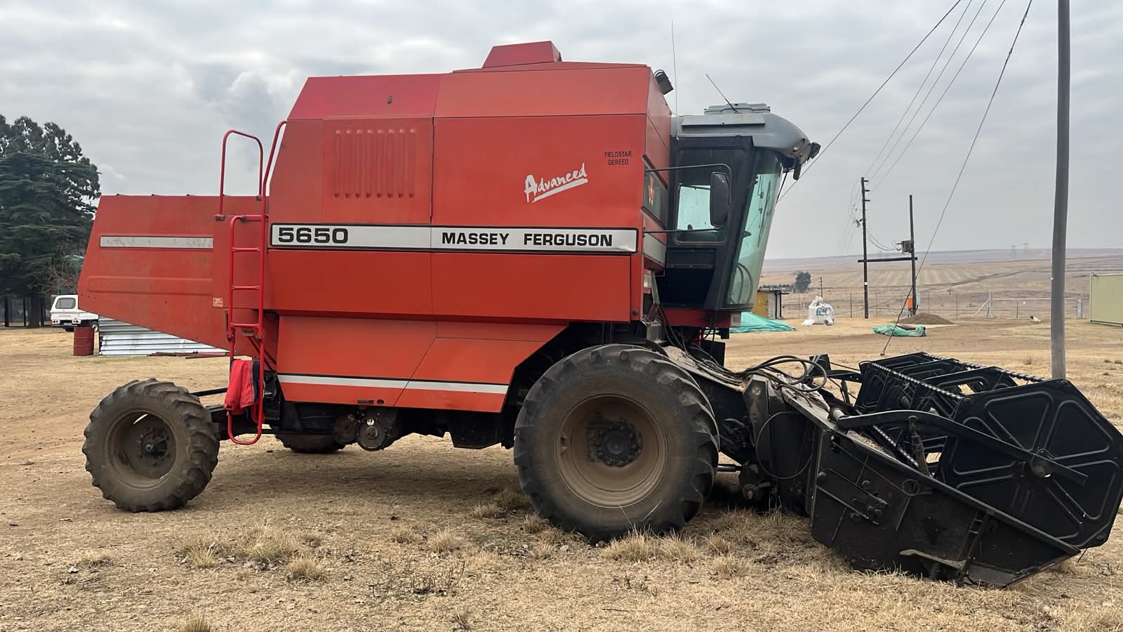 Massey Ferguson 5650 Advanced Combine Harvester / Stroper