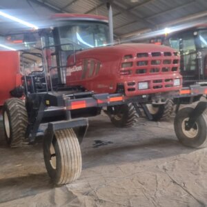 MacDon M155 with 35ft Table / Tafel met Upper Cross Auger
