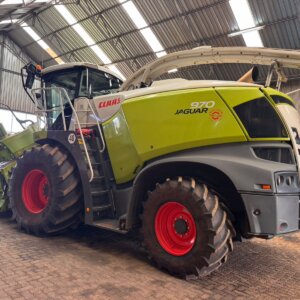 Alternative view of Claas Jaguar 970 with Orbis 900 Table / Tafel