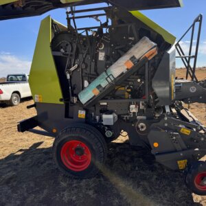 Alternative view of Claas Rollant 520 Baler