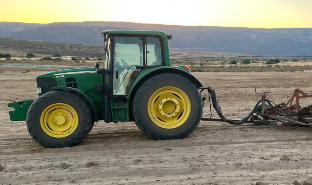 John Deere 6430M Premium Cab Trekker / Tractor
