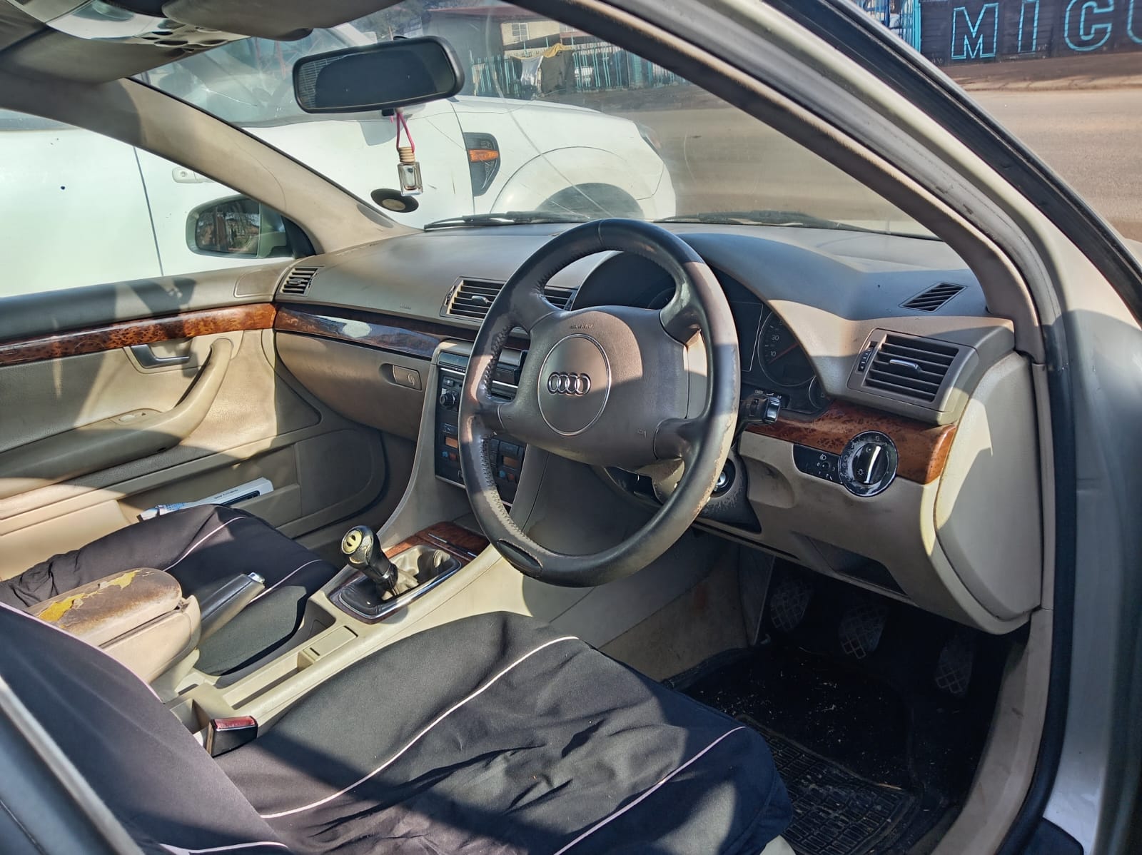 Audi A4 (B8) 1.9Tdi - Image 3