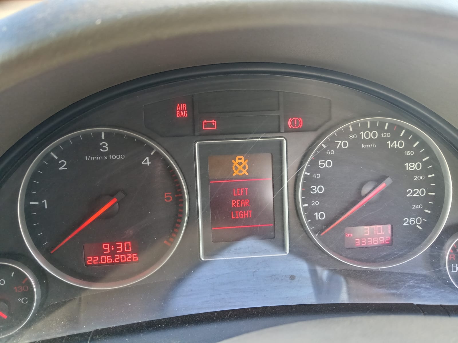 Audi A4 (B8) 1.9Tdi - Image 4