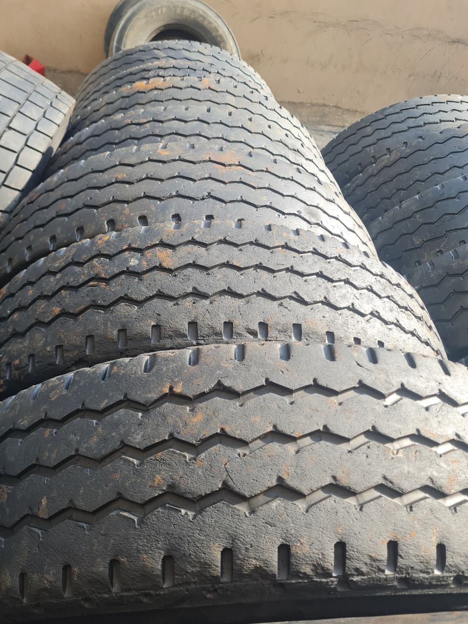 50x 315/80 R22.5 Gebruikte Trok Bande / Used Truck Tires - Image 2
