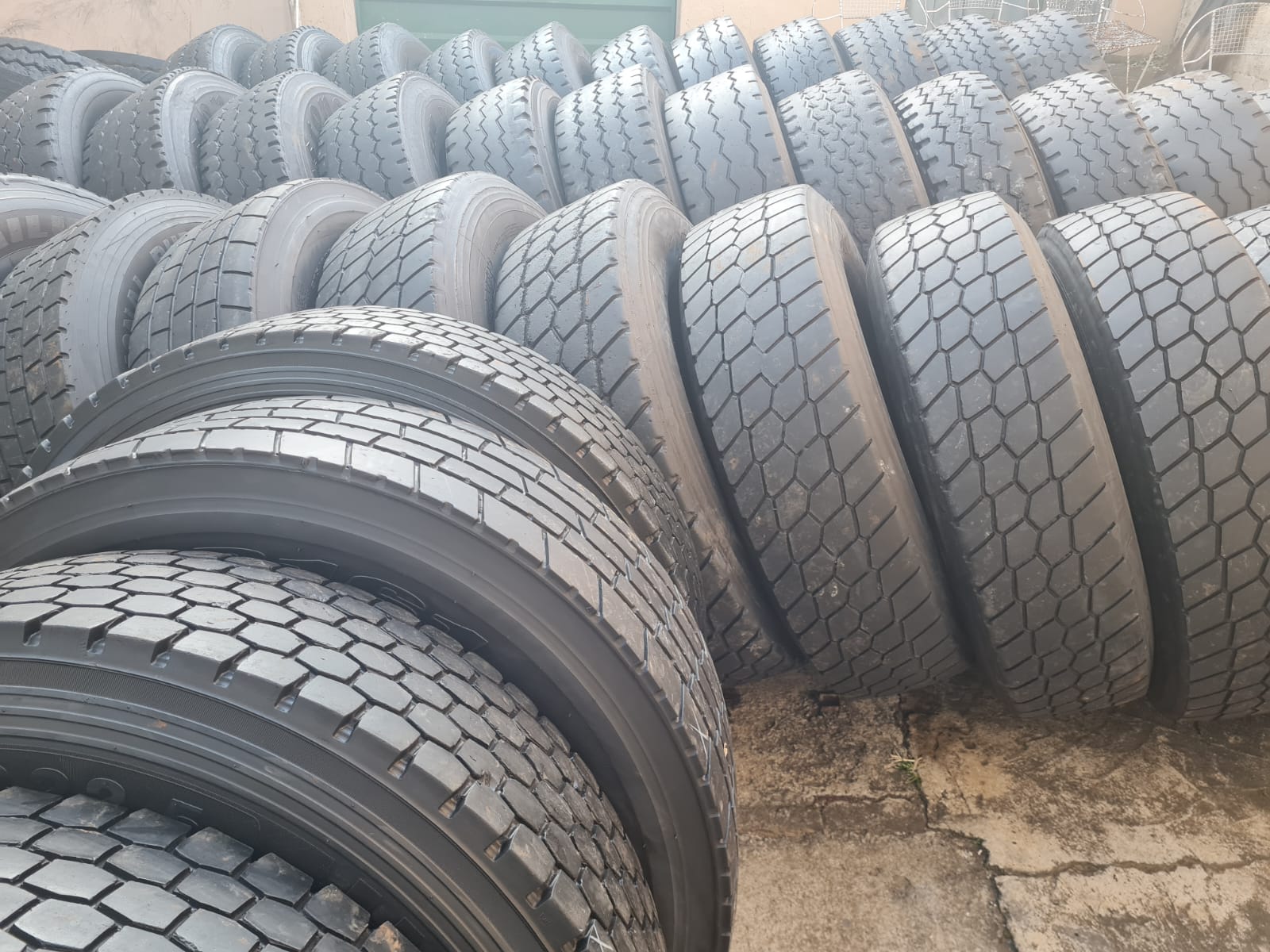 50x 315/80 R22.5 Gebruikte Trok Bande / Used Truck Tires