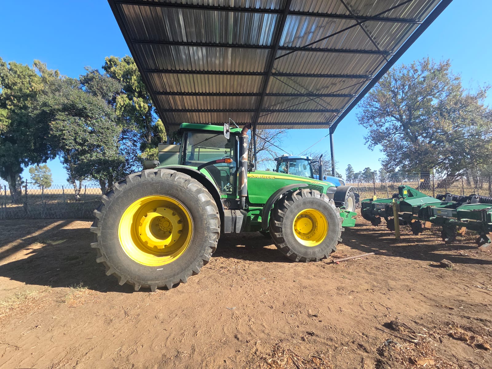 John Deere 8520 Trekker / Tractor - Image 4