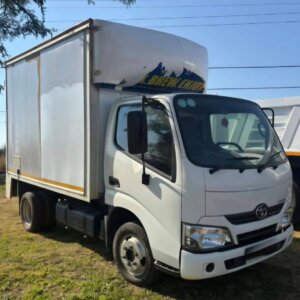 Toyota Dyna Close Body Truck / Trok