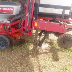 8 Row 76cm Massey Ferguson 555 Planter