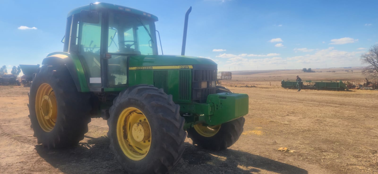 John Deere 6910 Trekker / Tractor - Image 3