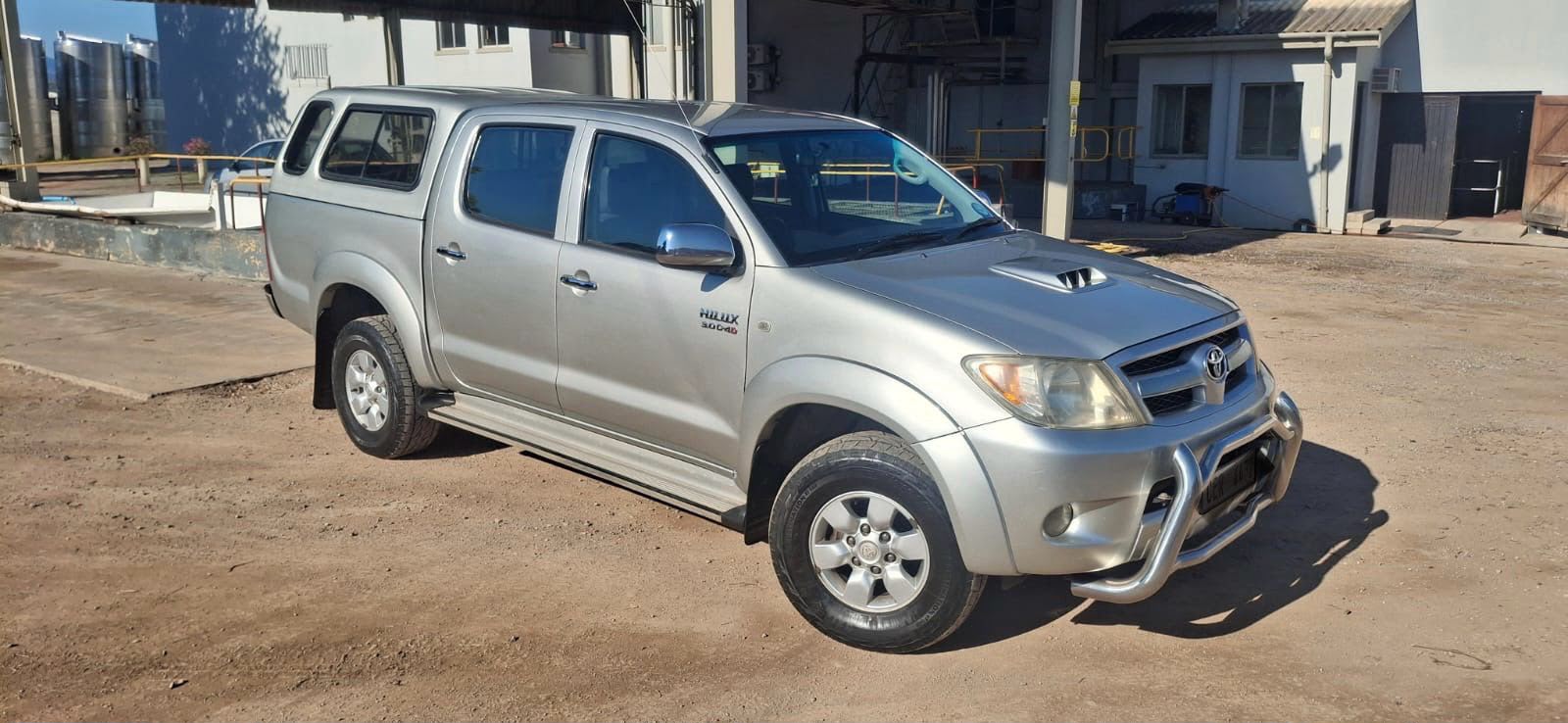Toyota Hilux 3.0 D-4D Raider Double Cab Bakkie / Pickup