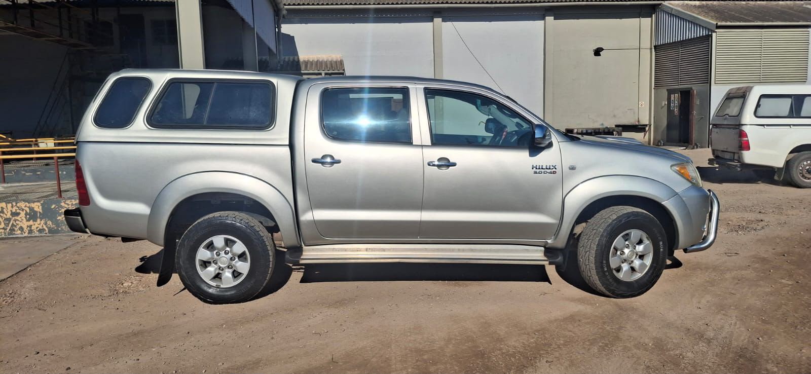 Toyota Hilux 3.0 D-4D Raider Double Cab Bakkie / Pickup - Image 4