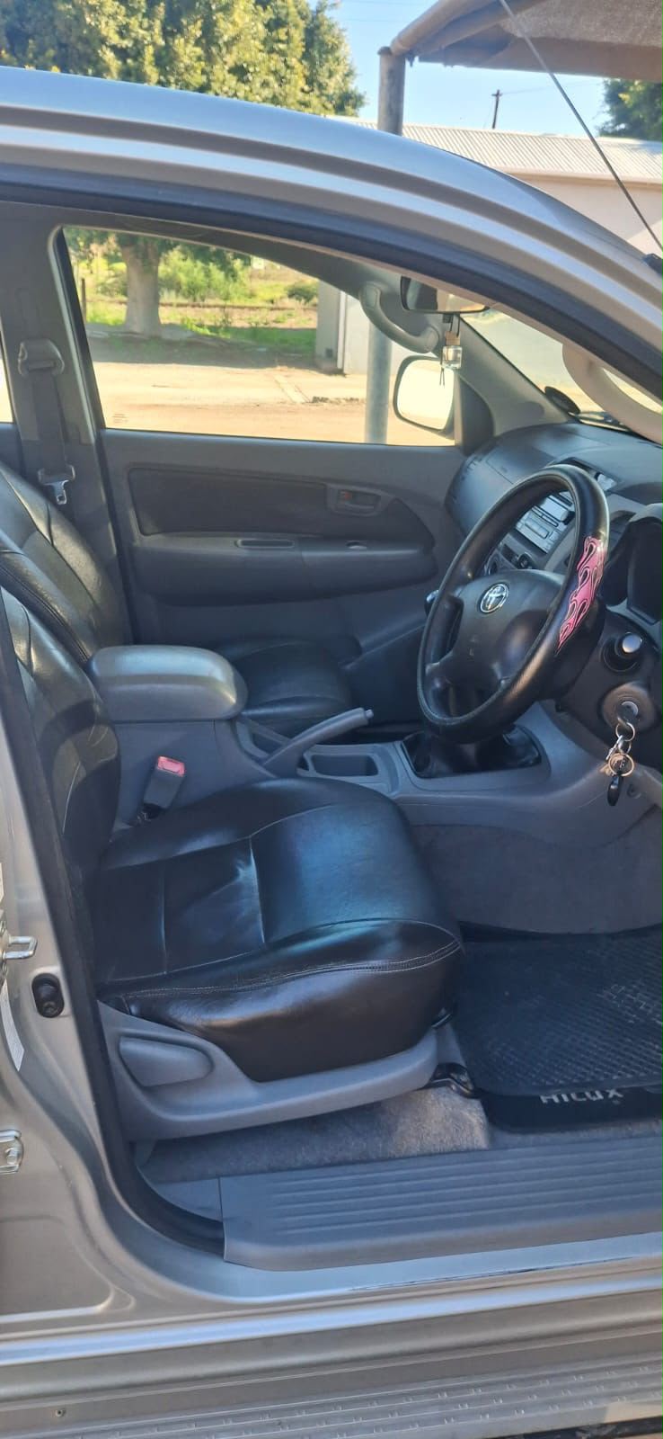 Toyota Hilux 3.0 D-4D Raider Double Cab Bakkie / Pickup - Image 5