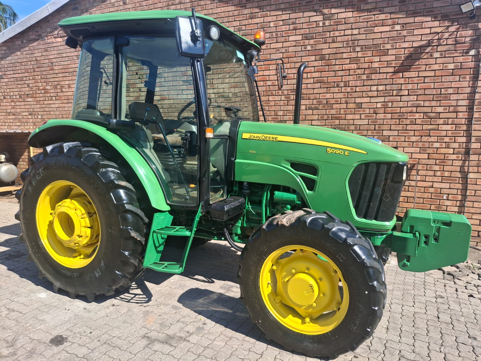 John Deere 5090E 4x4 Cab Trekker / Tractor