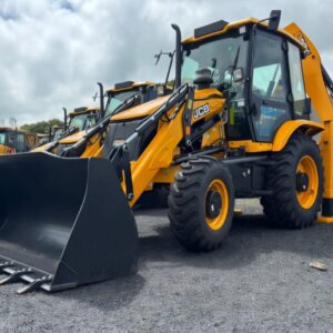 Alternative view of 4 x JCB 3DX 4x4 TLB
