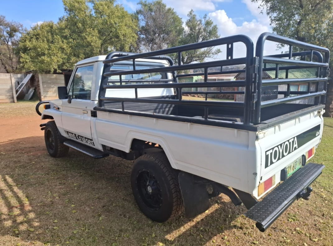 Toyota Land Cruiser Bakkie / Pickup - Image 3