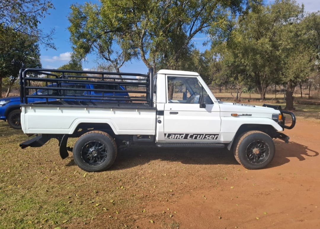 Toyota Land Cruiser Bakkie / Pickup