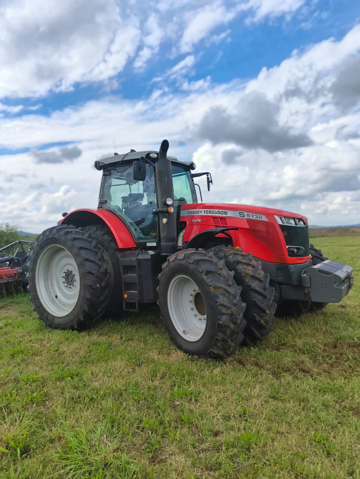 Massey Ferguson 8732S 4WD Cab Trekker / Tractor - Image 4