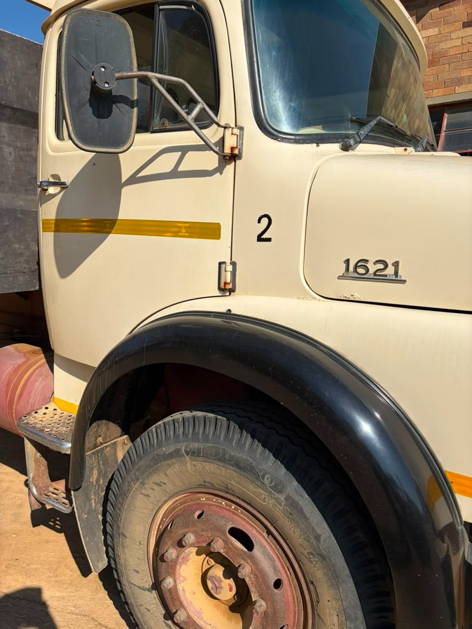 Mercedes Benz 1621 Dropside Truck / Trok - Image 2