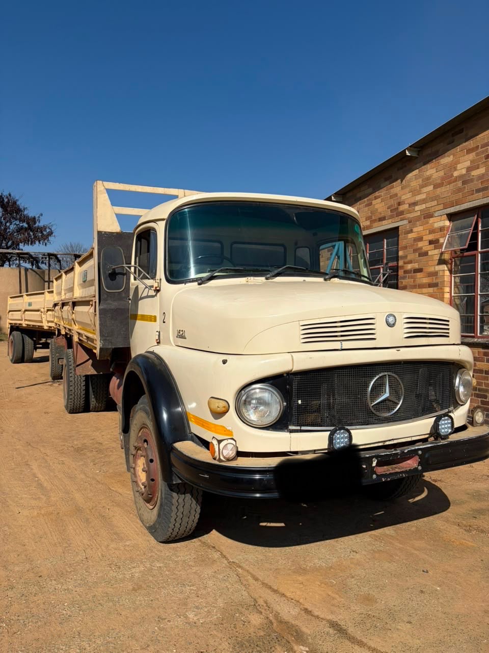 Mercedes Benz 1621 Dropside Truck / Trok