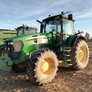 Alternative view of John Deere 7730 4x4 Trekker / Tractor