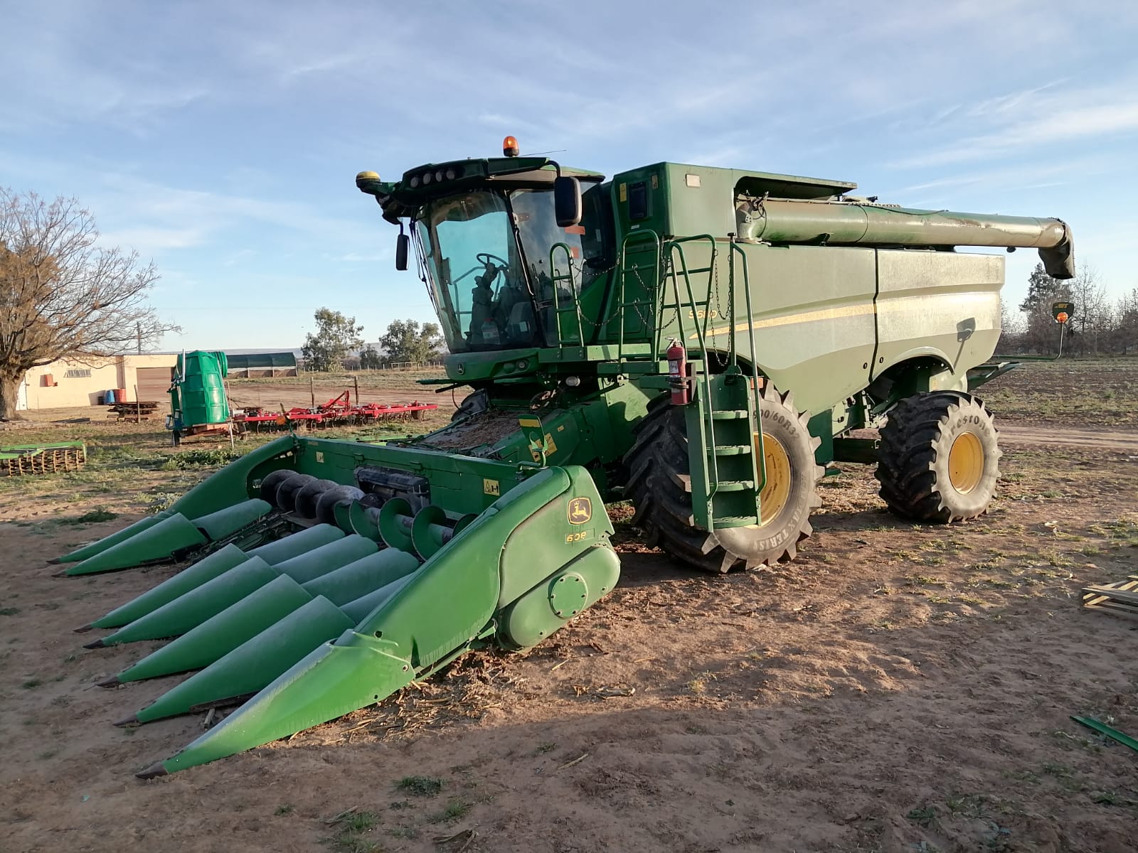 John Deere S680 STS Stroper / Combine Harvester with 8 Row 76cm Header