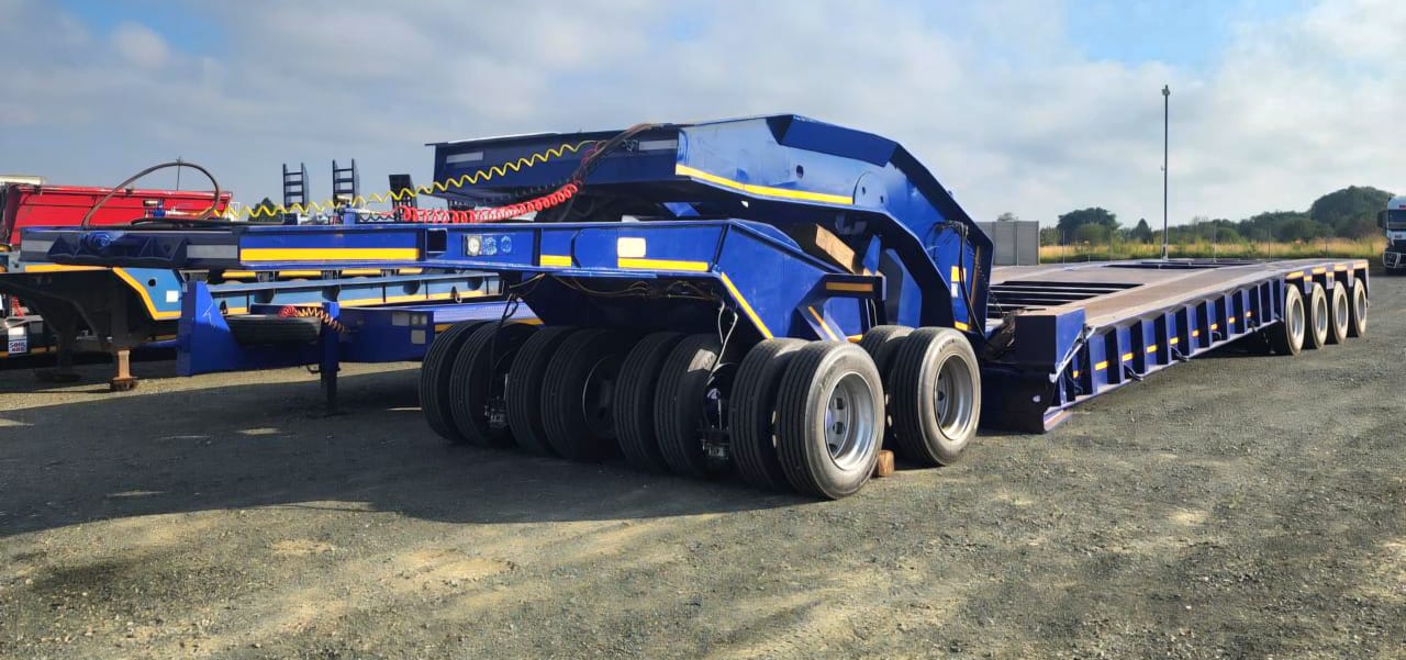 1977 Henred Fruehauf Gooseneck Lowbed with Dolly Trailer / Sleepwa
