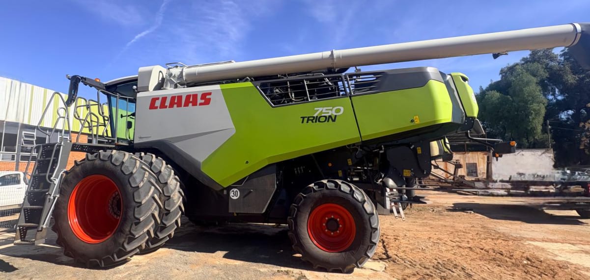 Claas Trion 750 Hybrid Combine Harvester / Stroper - Image 3