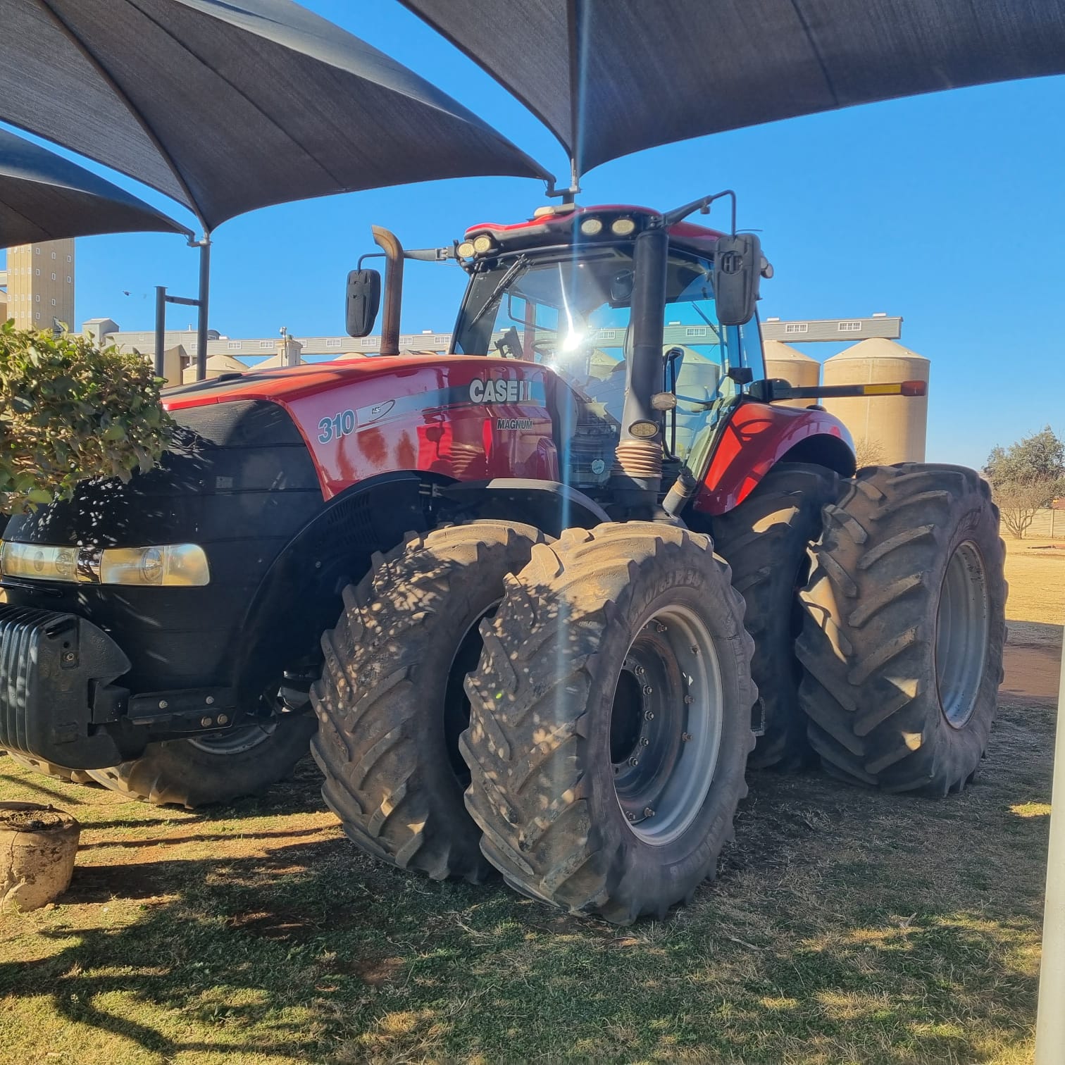 Case iH Magnum 310 4WD Cab Trekker / Tractor