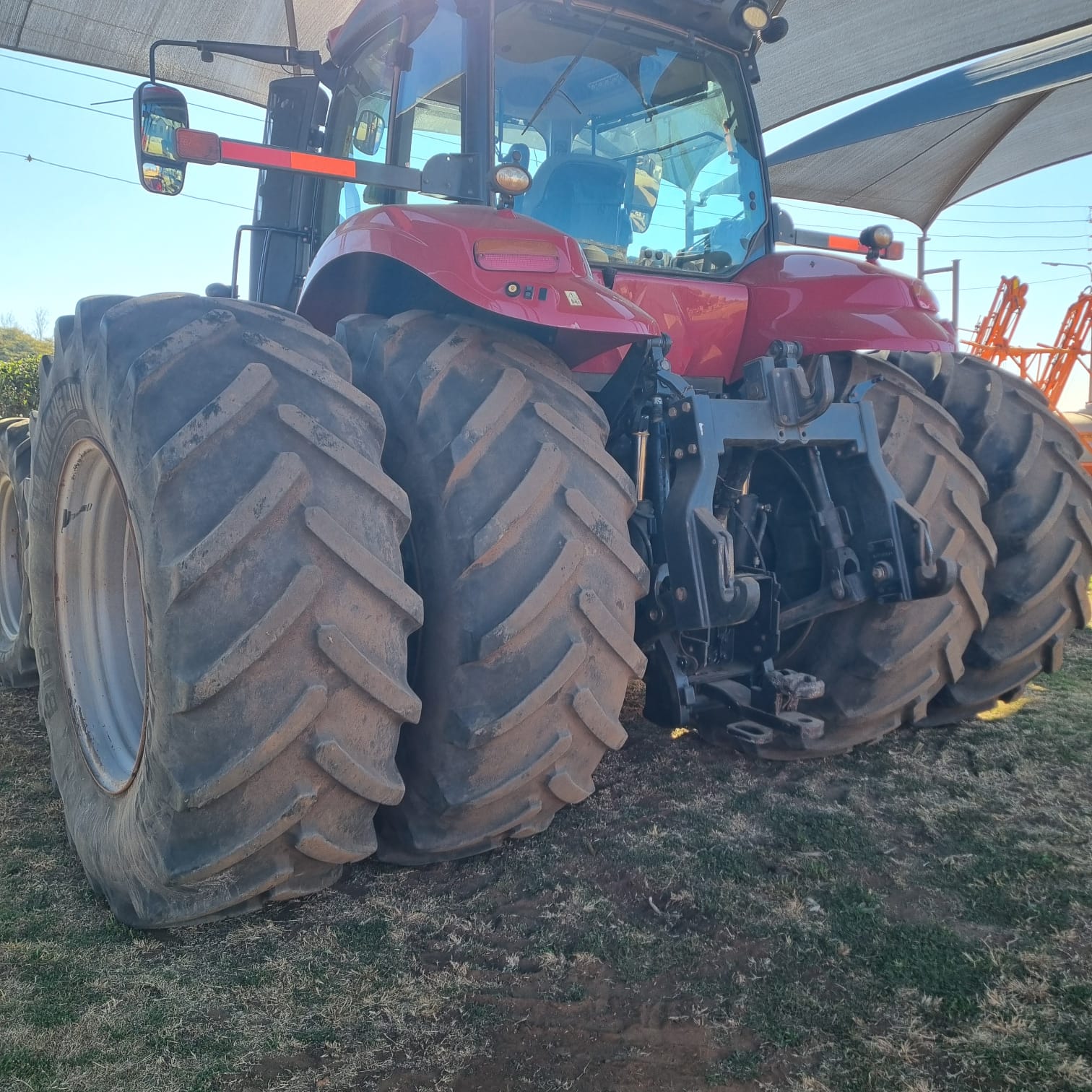 Case iH Magnum 310 4WD Cab Trekker / Tractor - Image 3