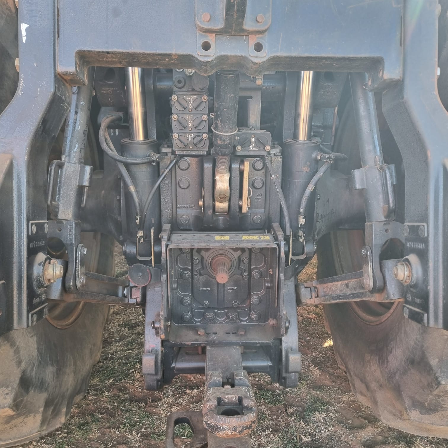 Case iH Magnum 310 4WD Cab Trekker / Tractor - Image 4