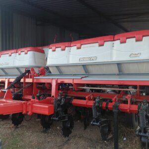 Alternative view of Jumil 3080 No Till Planter