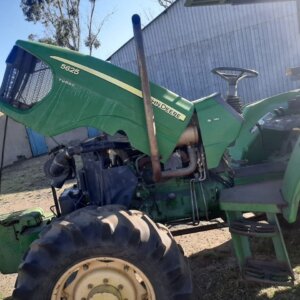 Alternative view of John Deere 5625 4WD Trekker / Tractor