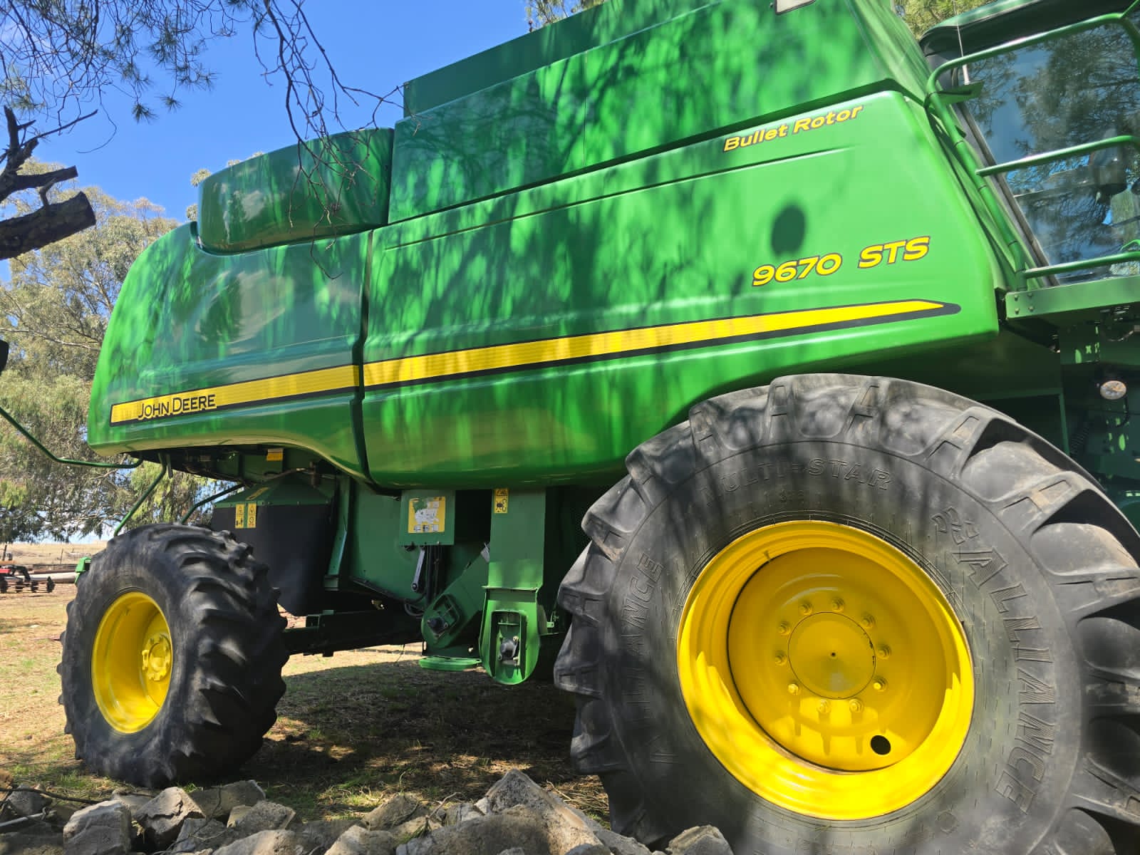 John Deere 9670 STS Stroper / Combine Harvester with 894 Header and 625F Flex Table - Image 4