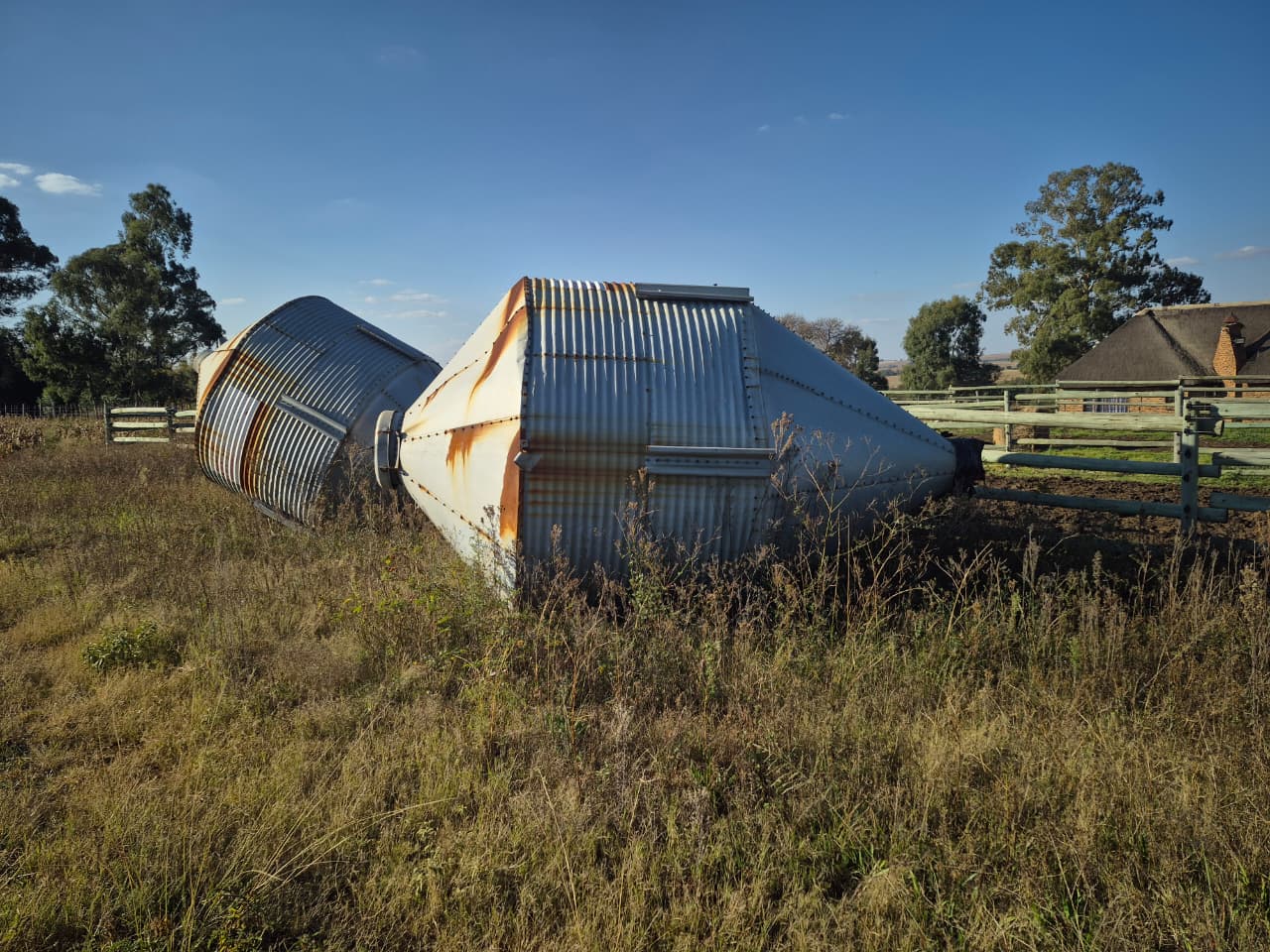 2x 10 Ton Silos