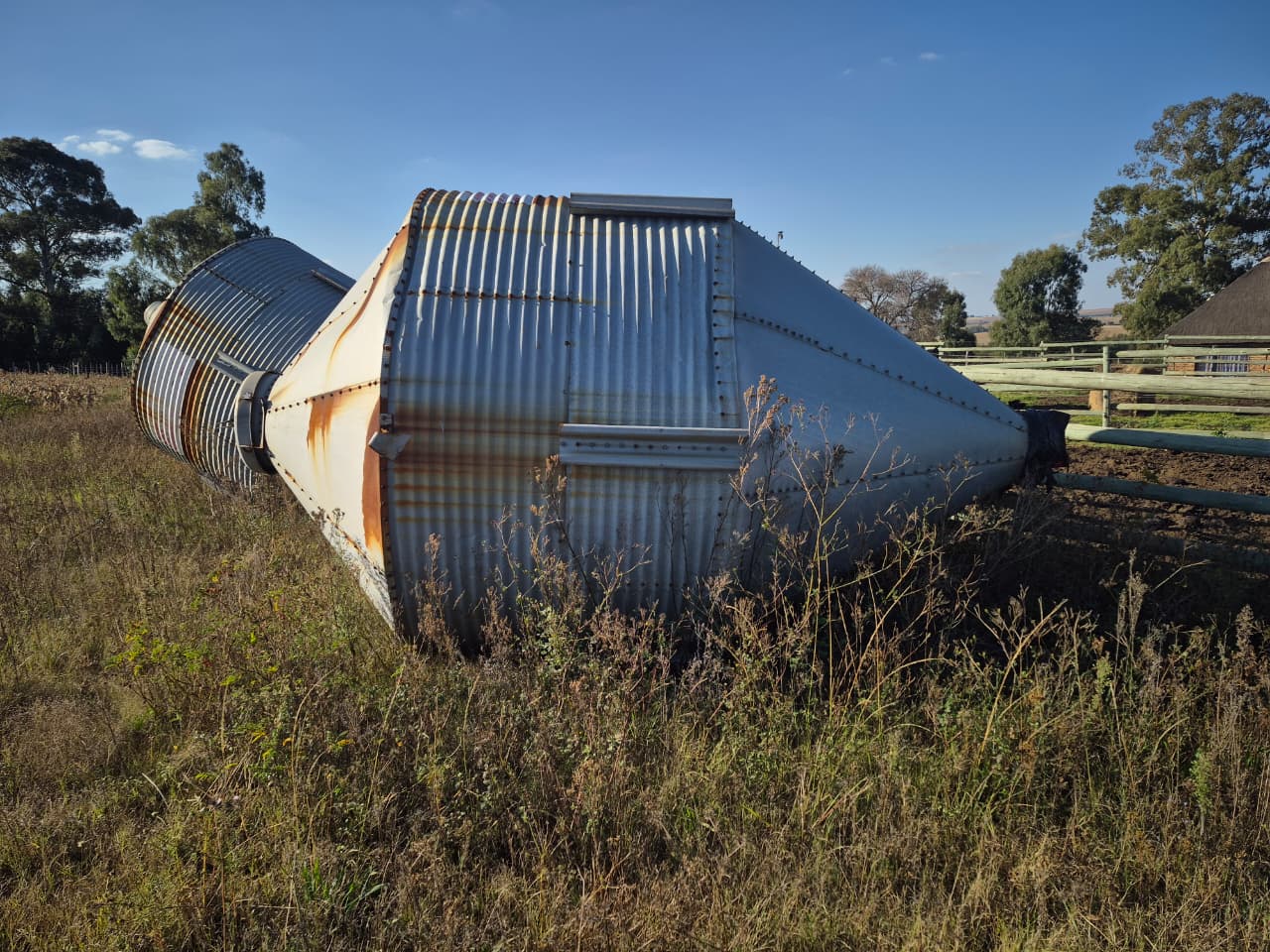 2x 10 Ton Silos - Image 4