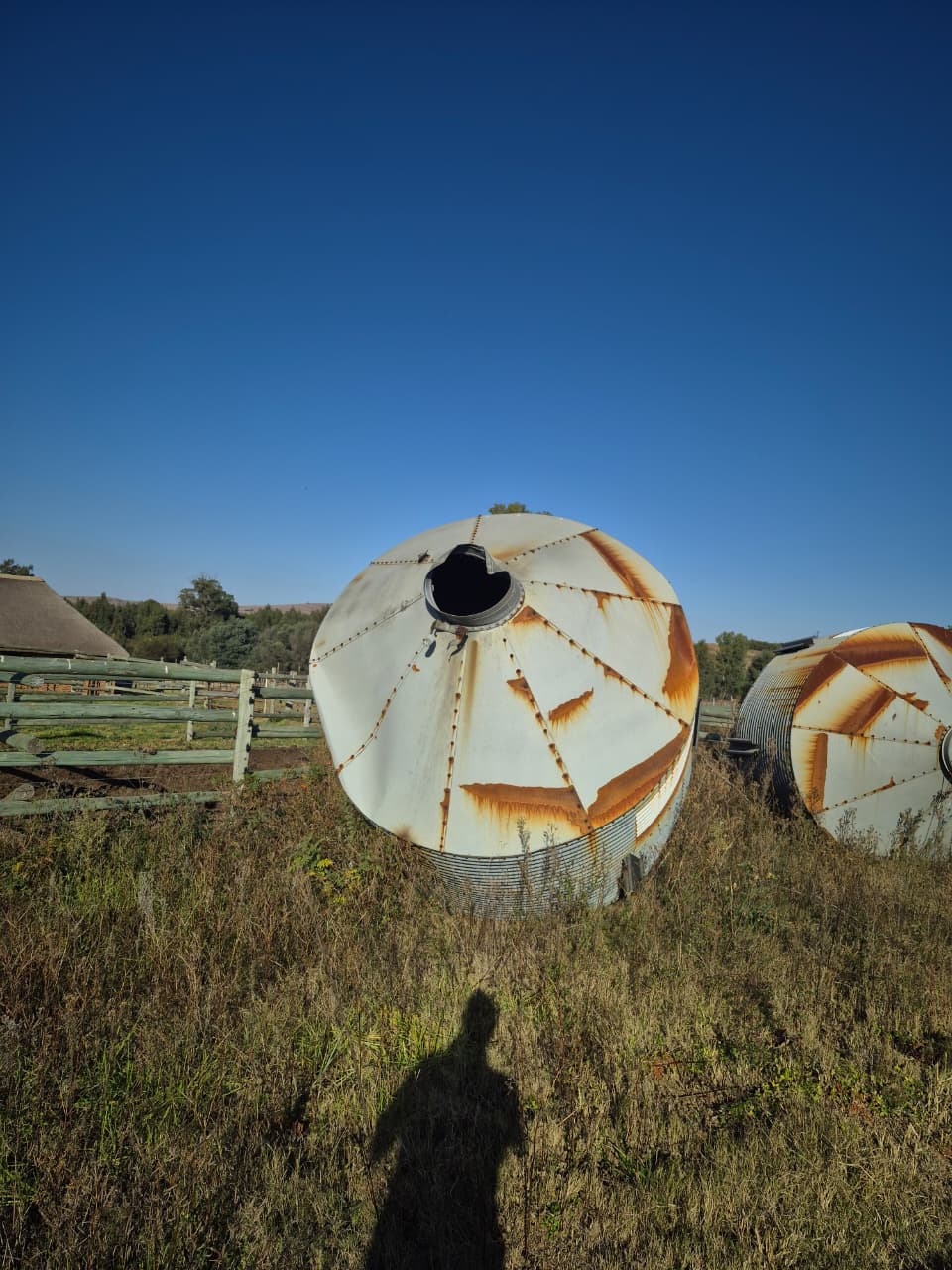 2x 10 Ton Silos - Image 2