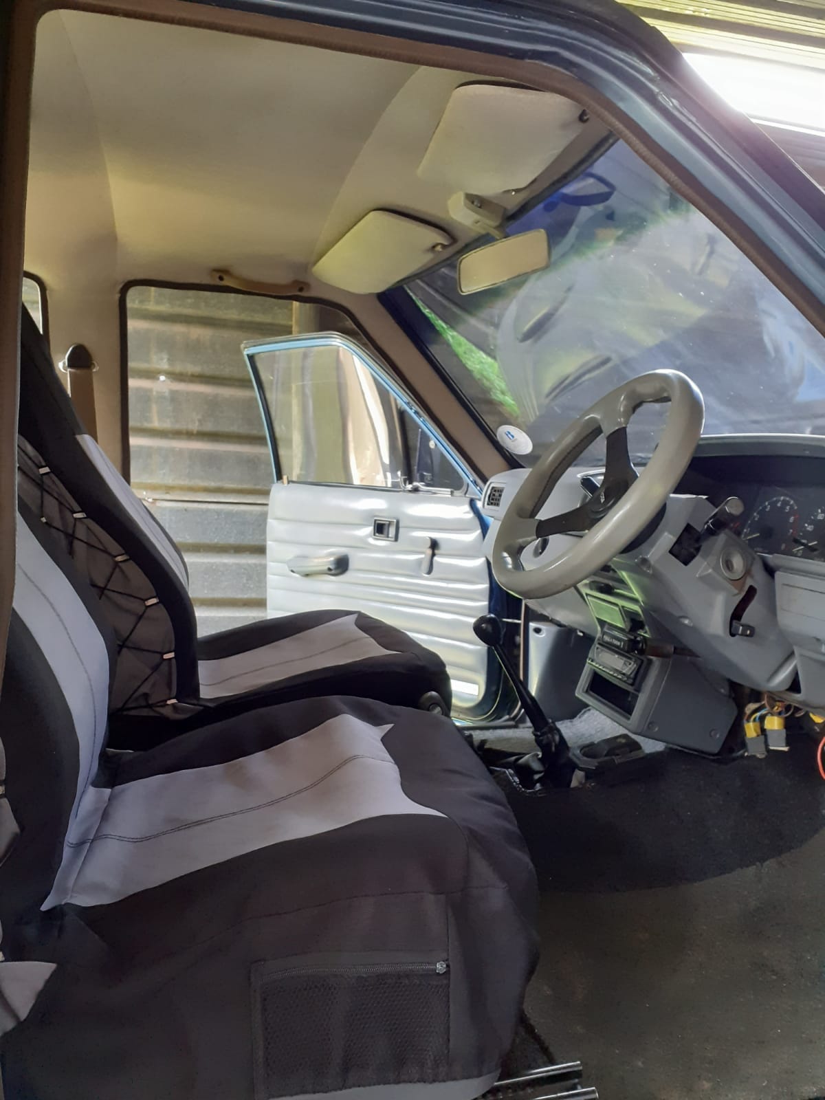 Toyota Hilux Double Cab 4x4 Bakkie / Pickup - Image 4