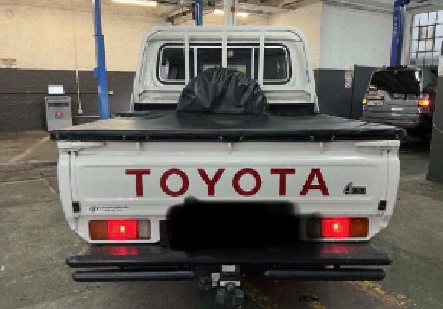Toyota Land Cruiser 2.8 Auto Double Cab Bakkie / Pickup - Image 2