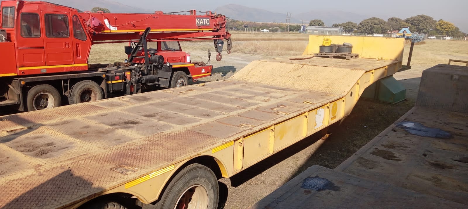 50 Ton 4 Axle Top Trailer Flatbed Gooseneck Trailer / Sleepwa - Image 2