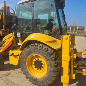 Alternative view of New Holland B90b TLB