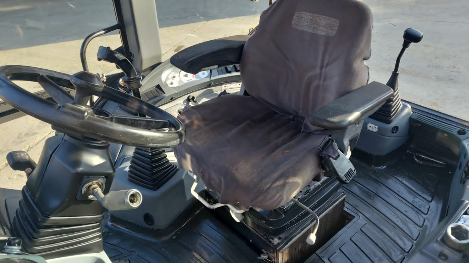 New Holland B90b TLB - Image 5