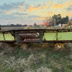 Alternative view of 16ft John Deere Mielie Tafel / Maize Header