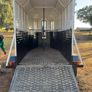 Alternative view of Double Axle (2 Horse) Venter Horse Box Trailer / Perdewa