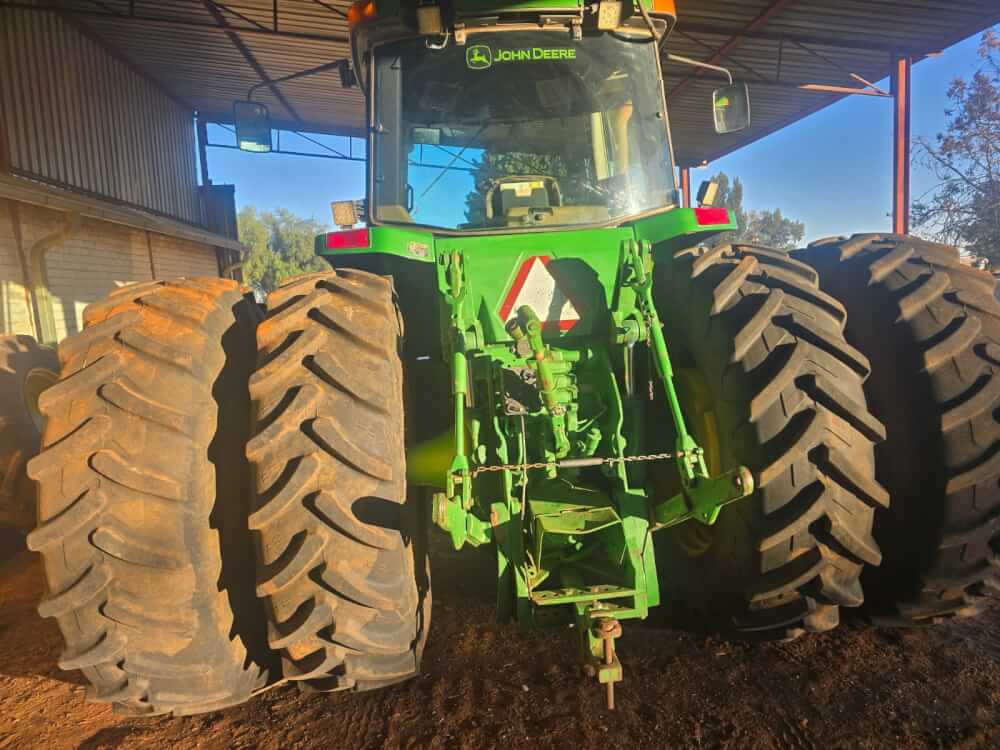 John Deere 8400 4x4 Cab Trekker / Tractor - Image 2