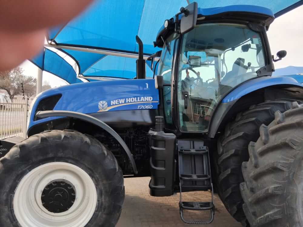 New Holland T7060 Trekker / Tractor - Image 5