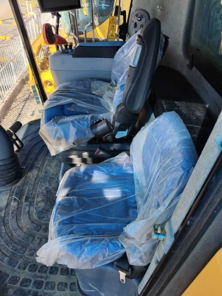 3 x New Holland CR6.80 Stroper / Combine Harvester - Image 2