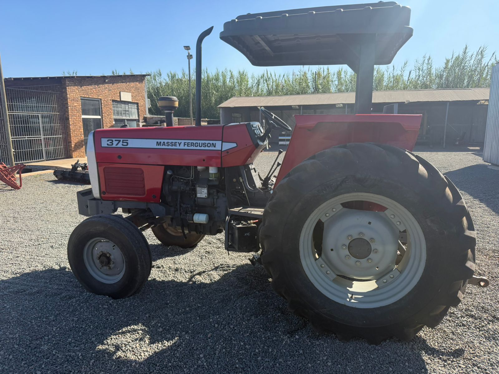 Massey Ferguson 375 Trekker / Tractor - Image 2